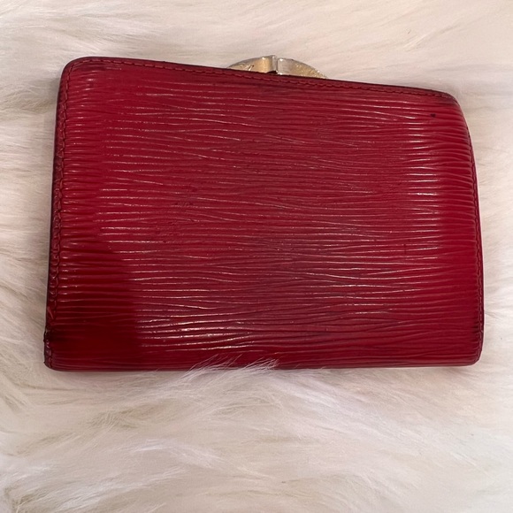 Louis Vuitton - Picture 4 of 17